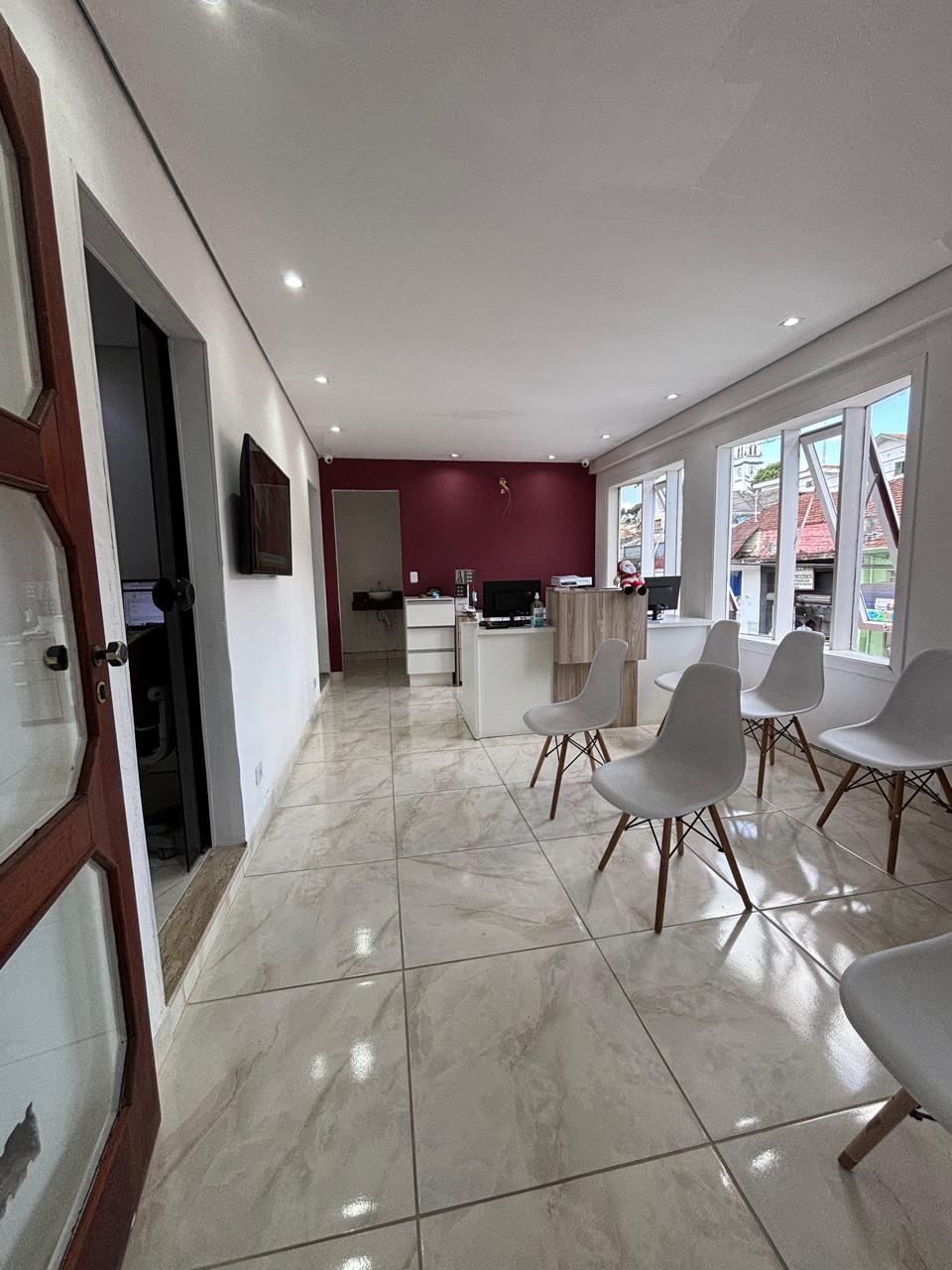 Recepção e sala de espera da clínica Costa Implantes